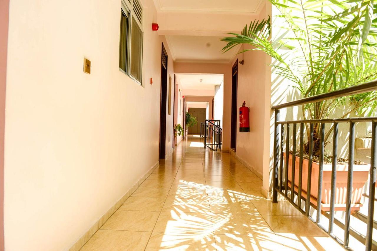 Room In Bb - Enjoy You Vacation Wail Staying In This Single Room Fit For 2 People Kigali Exterior photo