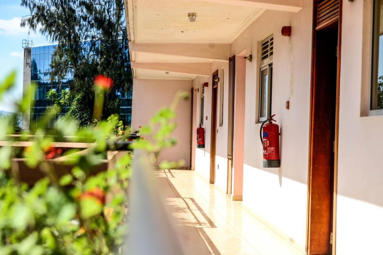 Room In Bb - Enjoy You Vacation Wail Staying In This Single Room Fit For 2 People Kigali Exterior photo
